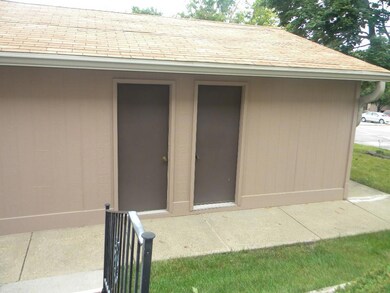 4849 Woodland Ave unit 2, West Des Moines, IA 50266 - photo 4