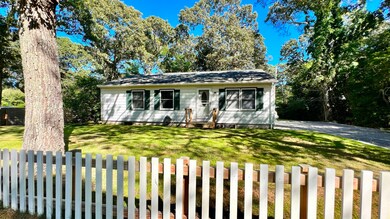 14 Cottage St, Vineyard Haven, MA 02568 - photo 5