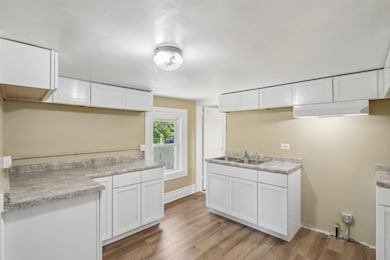 9-web-or-mls-16th Ave-3105-009