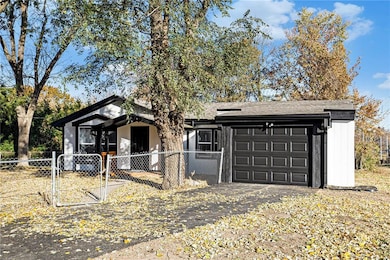 7922 E 58th St, Kansas City, MO 64129 - photo 3