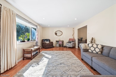 433 Hancock St, Middlesex, NJ 08846 - photo 4