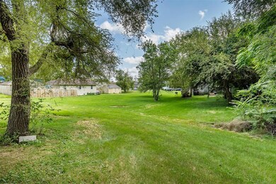 914 Lewis Ave, Des Moines, IA 50315 - photo 3