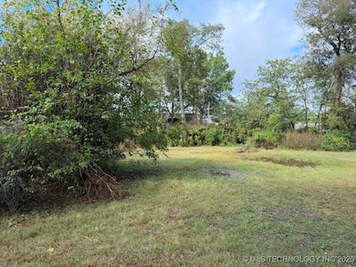 1223 E 7th St, Okmulgee, OK 74447 - photo 2