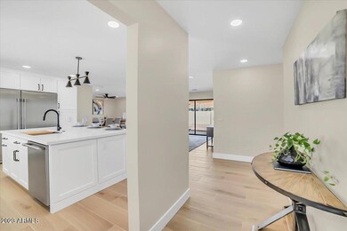 04-8608 E Palm Ln-4