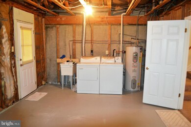 9305 Frensham Ct, Laurel, MD 20708 - photo 7