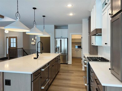 17621 Hammontree Dr, Clive, IA 50325 - photo 6