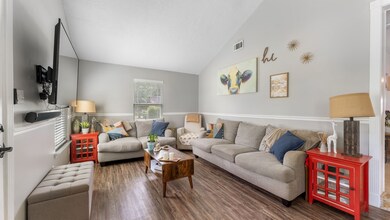 508 S Walnut St, Tomball, TX 77375 - photo 5