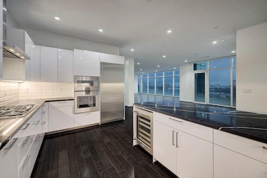 Another shot of the Kitchen showing you the siteli
