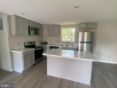 105 Massanutten St, Edinburg, VA 22824 - photo 2