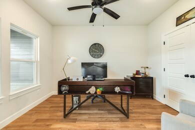 2 Greystone Ct, Angleton, TX 77515 - photo 5