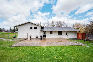 219 S Summit Ave, Rosalia, WA 99170 - photo 2