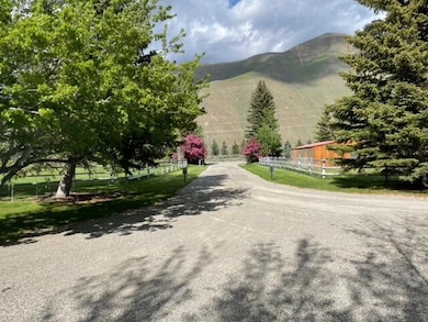 136 Gannett Rd, Bellevue, ID 83313 - photo 4