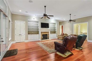 LIVING AREA ON THE SECOND FLOOR
