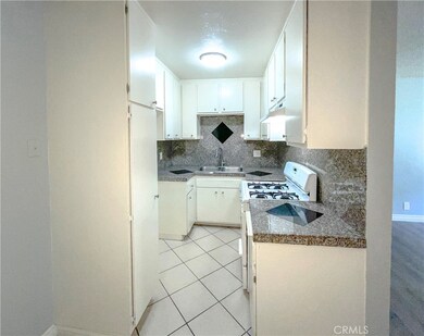 13717 Chadron Ave unit 26, Hawthorne, CA 90250 - photo 6