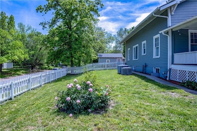 907 W 6th St, Lawrence, KS 66044 - photo 5