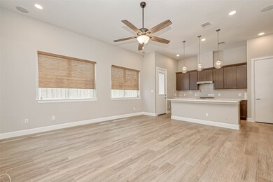 508 W Donovan St unit E, Houston, TX 77091 - photo 5