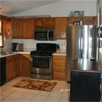 40 Bonneau St, North Attleboro, MA 02760 - photo 4