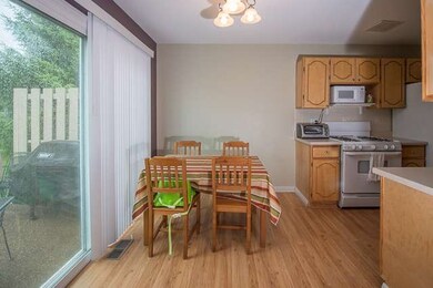 1072 Glouchester Harbor unit END, Schaumburg, IL 60193 - photo 6