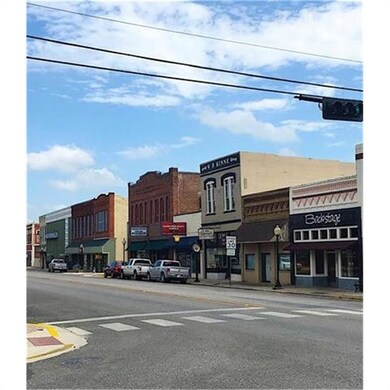 1352 Greenfield Dr, Gainesville, TX 76240 - photo 6