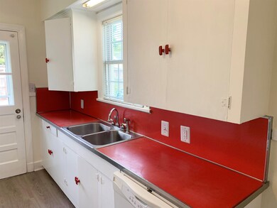 9x14 classic vintage kitchen with all appliances!