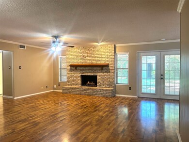 613 W Redbud Dr, Hurst, TX 76053 - photo 5