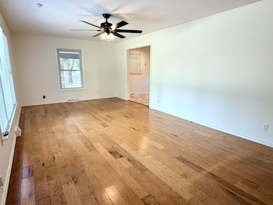 1015 Mcphail Ave, Aurora, MO 65605 - photo 3