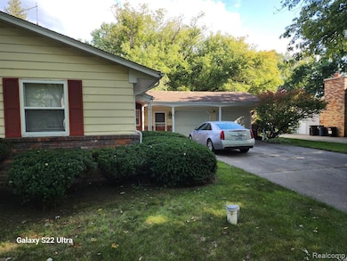 2340 Pineview Ct, Flushing, MI 48433 - photo 2