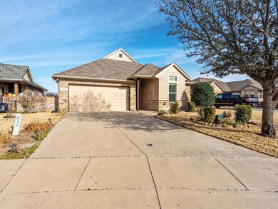 212 Captains Ct, Granbury, TX 76049 - photo 2