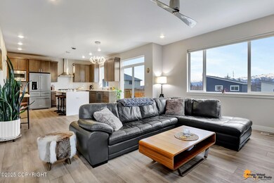 Living Room w/Panoramic Mountain Views