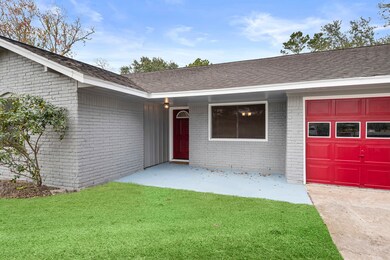 6802 Gaslight Cir unit 864E, Alvin, TX 77511 - photo 2