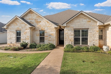 717 Wintergreen Dr, Hewitt, TX 76643 - photo 2