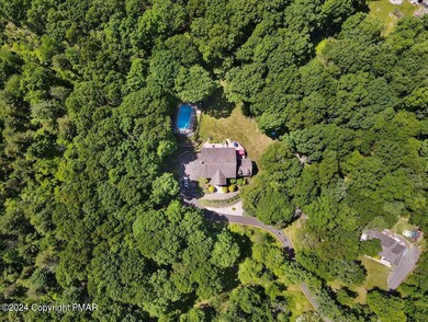 437 Sharrick Ct, Stroudsburg, PA 18360 - photo 3