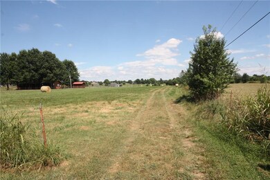 958 Klenc Rd, Tontitown, AR 72762 - photo 6