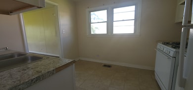 1724 Lyons Ct, Waukegan, IL 60085 - photo 4