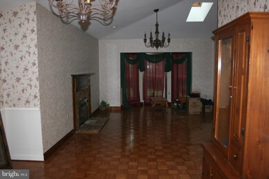 1332 E Main St, Luray, VA 22835 - photo 3