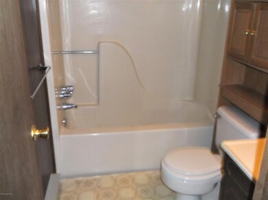 950 Country Place Dr, Tobyhanna, PA 18466 - photo 5