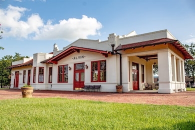 Surrounding Amenities: Alvin's Train Depot is a gr