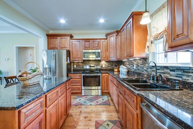 GORGEOUS KITCHEN WITH GRANITE AND NEWER GLASS TILE BACK SPLASH!