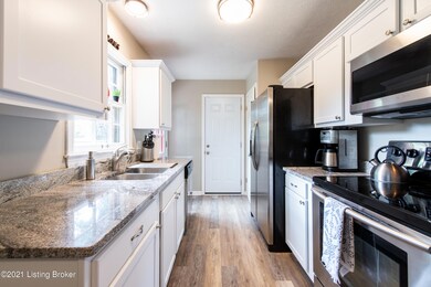 8916 Brandywyne Dr, Louisville, KY 40291 - photo 7