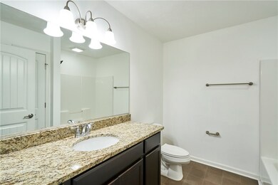 Full bathroom on 2nd floor