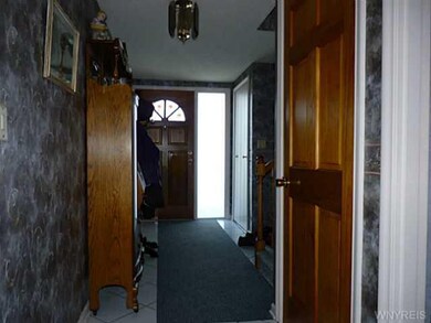 752 Deerfield Dr, North Tonawanda, NY 14120 - photo 6