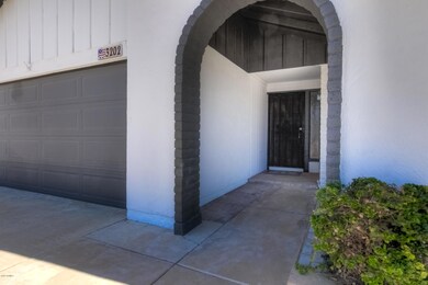 3202 N Ellis St-5