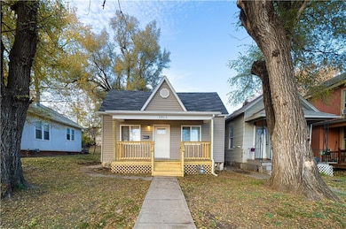 2013 Jones St, Saint Joseph, MO 64501 - photo 2