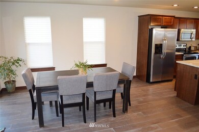 1749 5th St SE, East Wenatchee, WA 98802 - photo 3