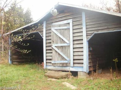 Outbuilding. Rustic barn/shed