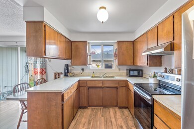 435 NE 11th St, Grants Pass, OR 97526 - photo 5