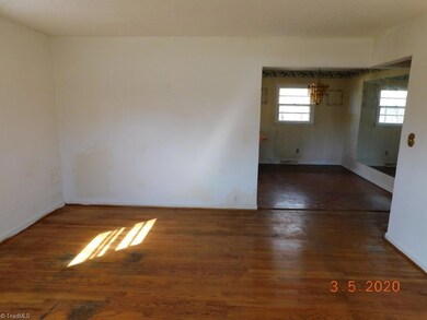 406 Hubbard St, Reidsville, NC 27320 - photo 7