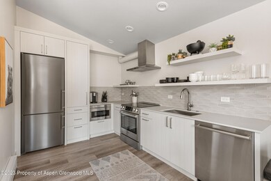 220wMain210_P1_B6_Med23050807