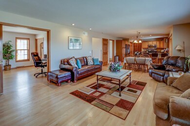 439 Oakwood Dr, Oregon, WI 53575 - photo 4