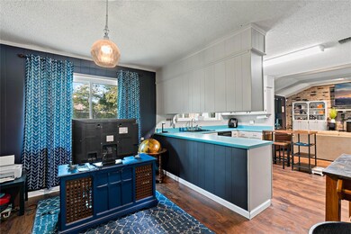 Kitchen with kitchen peninsula, decorative light f